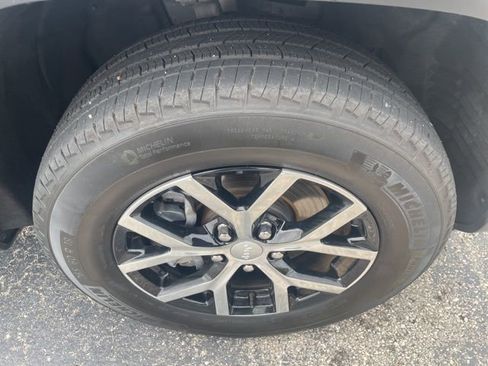 Used 2024 Jeep Grand Cherokee L Limited image 18