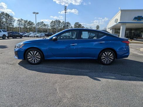 Used 2025 Nissan Altima 2.5 SV image 8