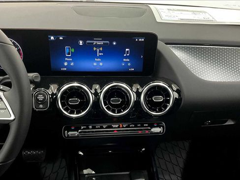 New 2026 Mercedes-Benz GLA 250 image 18