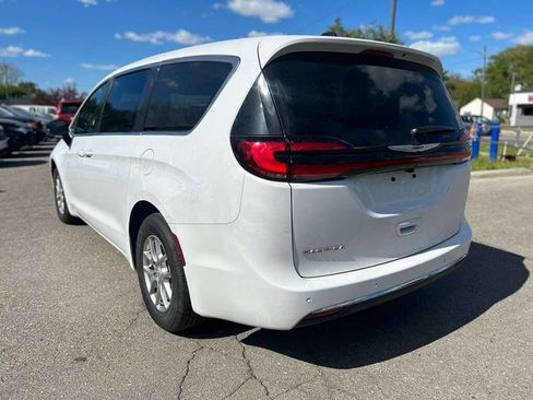 Used 2026 Chrysler Pacifica Select FWD image 7