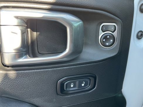 Used 2023 Jeep Gladiator Mojave w/ Cold Weather Group image 16