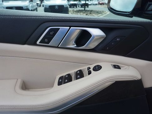 Used 2022 BMW X5 sDrive40i w/ M Sport Package RWD image 10