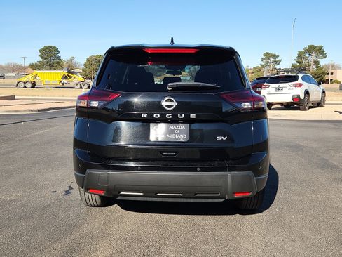 Used 2024 Nissan Rogue SV image 6