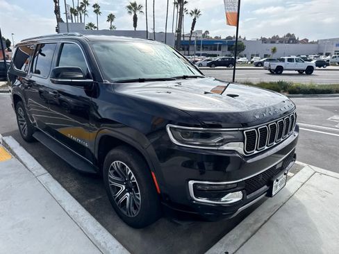 Used 2024 Jeep Wagoneer L Series II RWD image 6