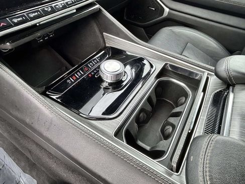 Used 2024 Jeep Wagoneer Series II w/ Flexible Seating Group RWD image 16