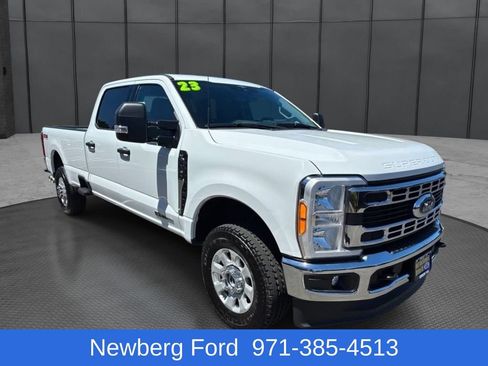 Used 2023 Ford F350 XLT w/ FX4 Off-Road Package AWD/4WD image 3