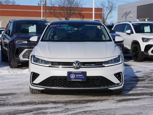 Certified 2025 Volkswagen Jetta SE image 2