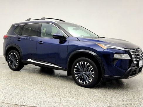 Used 2025 Nissan Rogue Platinum w/ Platinum Premium Package image 3