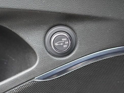 Used 2023 Buick Enclave Essence image 36