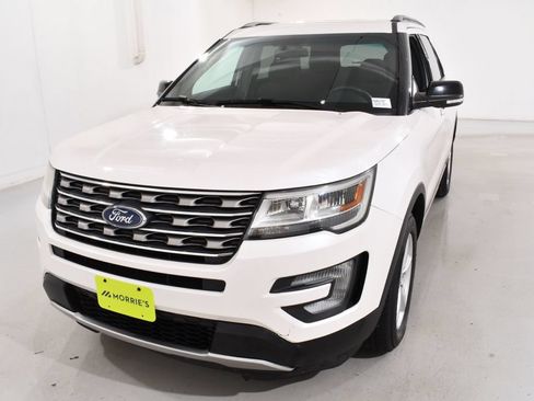 Used 2017 Ford Explorer XLT AWD/4WD image 2