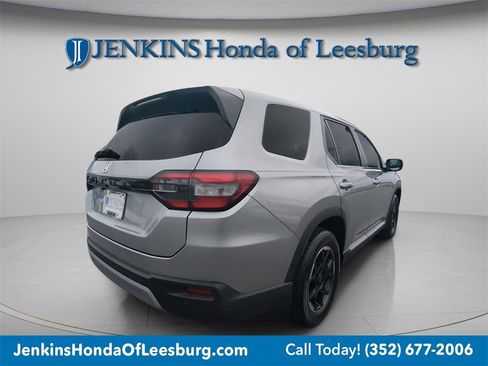 Certified 2025 Honda Pilot EX-L image 2