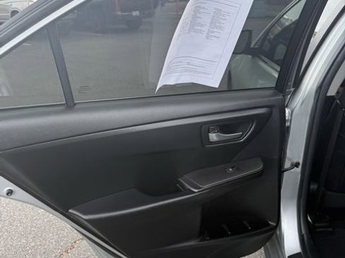 Used 2016 Toyota Camry SE image 32