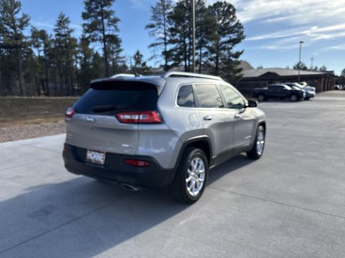 Used 2015 Jeep Cherokee Latitude w/ Comfort/Convenience Group image 4