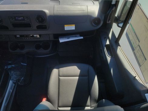 Used 2025 Mercedes-Benz Sprinter 2500 image 10