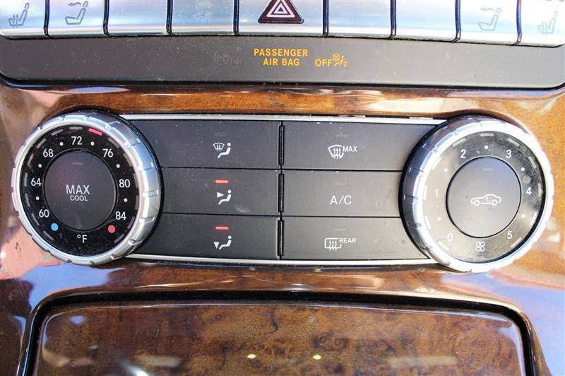 Used 2015 Mercedes-Benz SLK 250 w/ Premium Package image 28