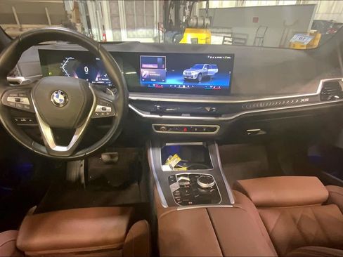 Used 2024 BMW X5 xDrive40i w/ Premium Package image 15