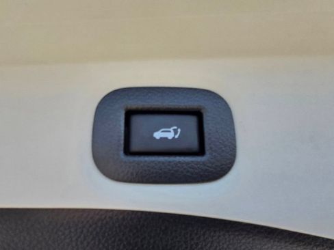 Used 2018 Nissan Rogue SL FWD image 22