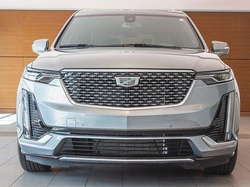 Used 2024 Cadillac XT6 Premium Luxury image 2