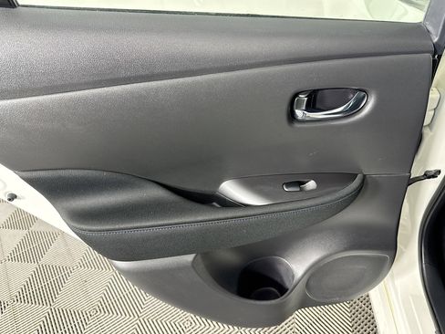 Used 2023 Nissan Leaf S image 25