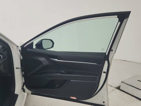Used 2019 Toyota Camry LE FWD image 20