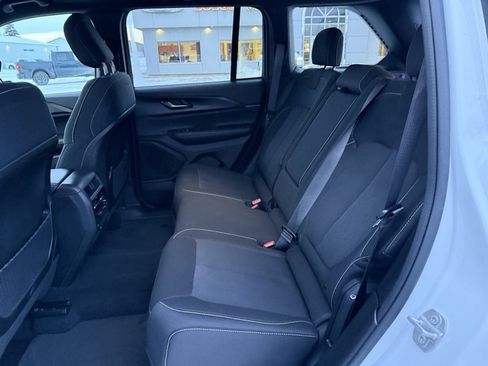 Used 2024 Jeep Grand Cherokee Laredo w/ Luxury Tech Group I image 13