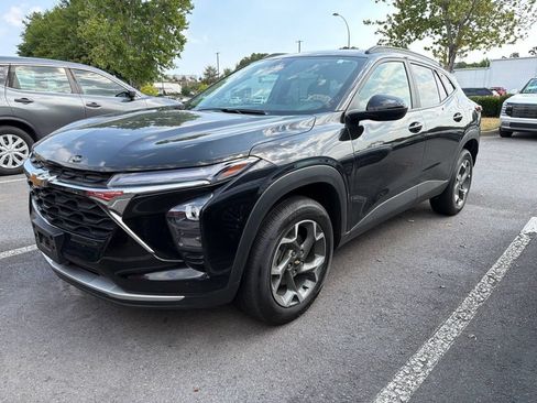 Used 2024 Chevrolet Trax LT FWD image 4