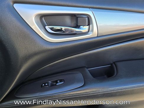 Used 2020 Nissan Pathfinder SL image 20