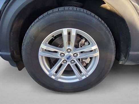 Used 2024 Ford Explorer XLT w/ Equipment Group 202A image 14