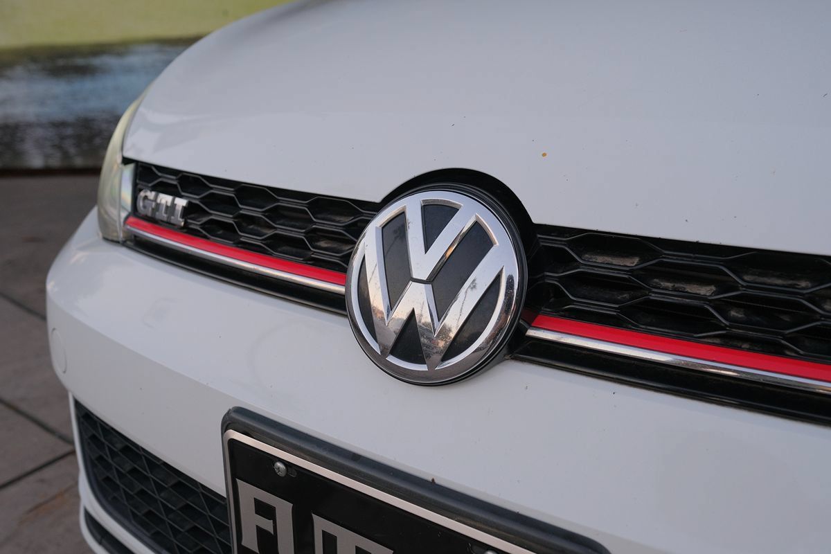 Used 2018 Volkswagen GTI S FWD image 40