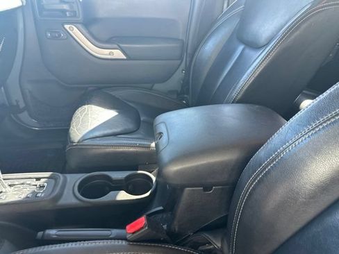 Used 2014 Jeep Wrangler Unlimited Sahara w/ Mopar Chrome Edition Group AWD/4WD image 12