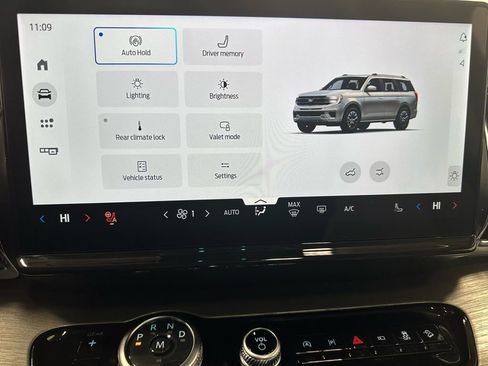 Used 2025 Ford Expedition Platinum image 26