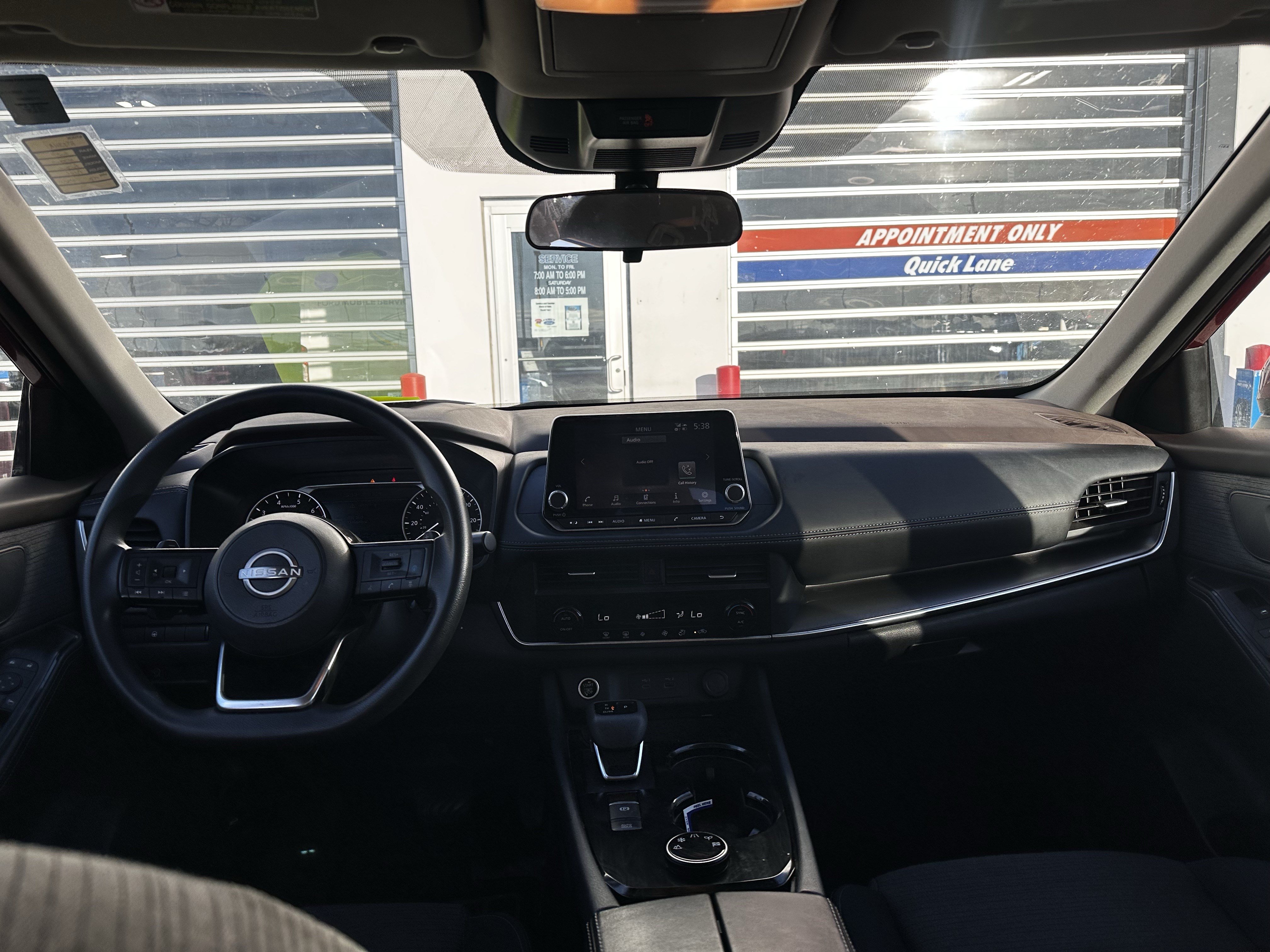 Used 2023 Nissan Rogue SV AWD/4WD image 6