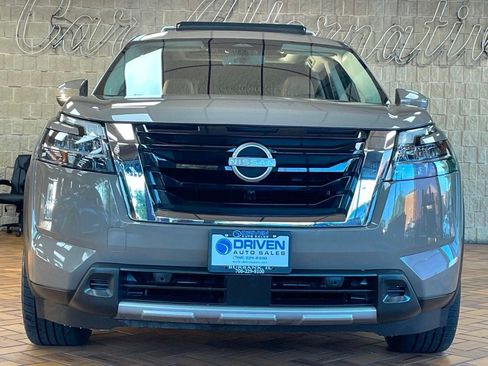 Used 2024 Nissan Pathfinder Platinum AWD/4WD image 4