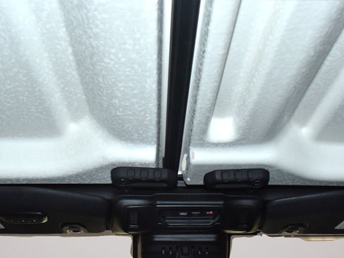 Used 2024 Jeep Wrangler Unlimited Sport AWD/4WD image 21
