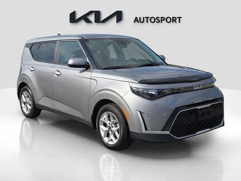 Certified 2024 Kia Soul S image 3