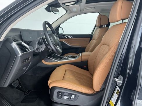 Used 2024 BMW X7 xDrive40i w/ Premium Package image 11