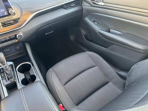 Used 2024 Nissan Altima 2.5 SV image 14