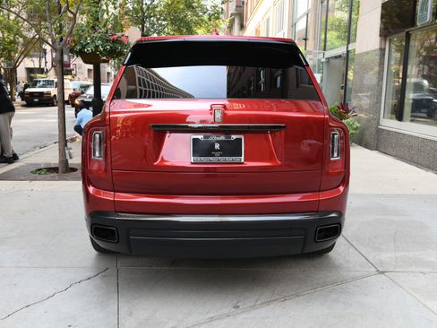 Used 2021 Rolls-Royce Cullinan Black Badge image 5