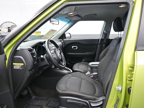 Used 2016 Kia Soul + image 11