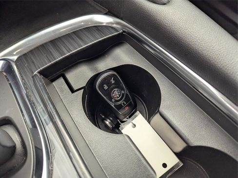 Used 2021 Buick Enclave Essence image 23