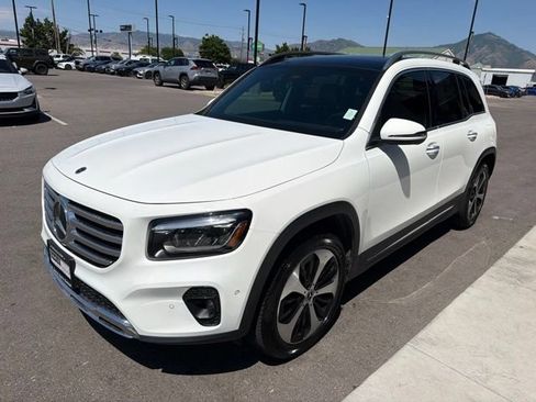 Used 2025 Mercedes-Benz GLB 250 4MATIC image 3