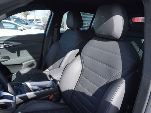 Used 2024 Alfa Romeo Tonale Ti image 16