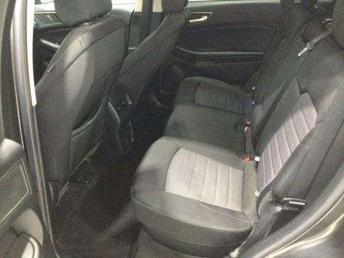 Used 2020 Ford Edge SE image 10