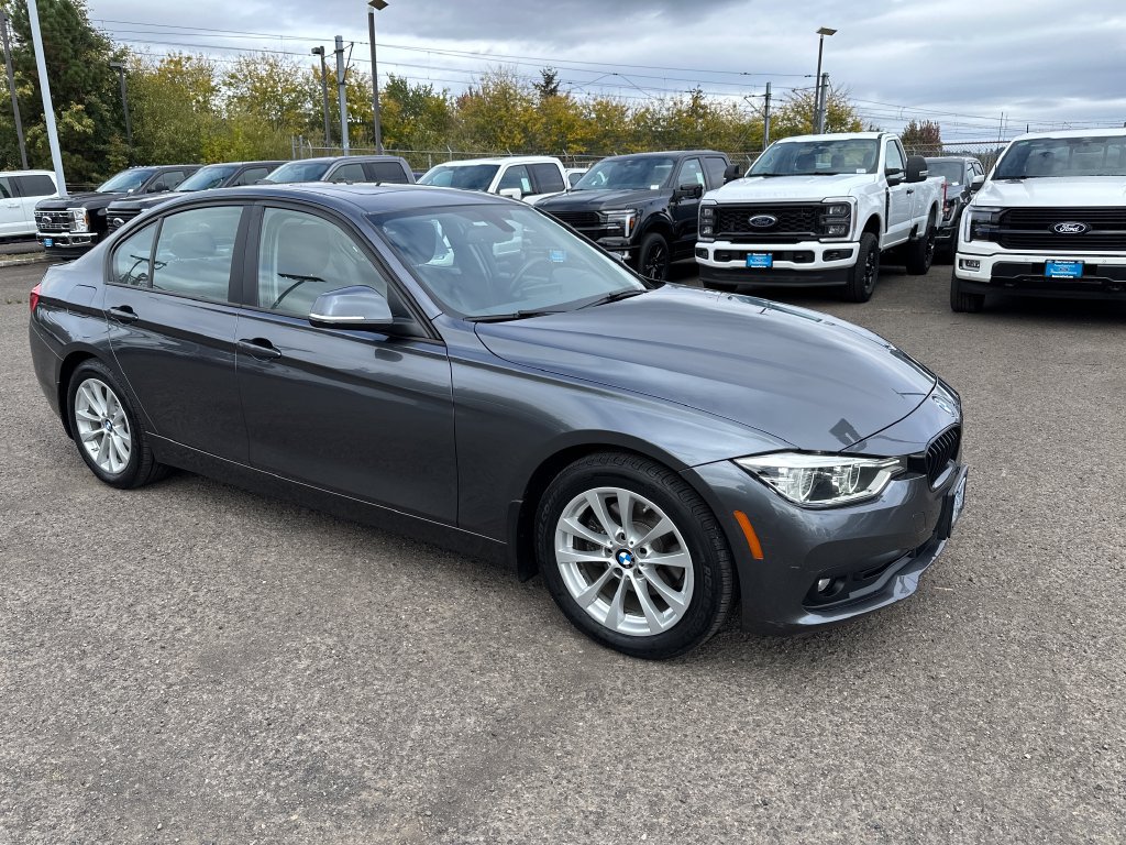 Used 2018 BMW 320i xDrive Sedan AWD/4WD image 8