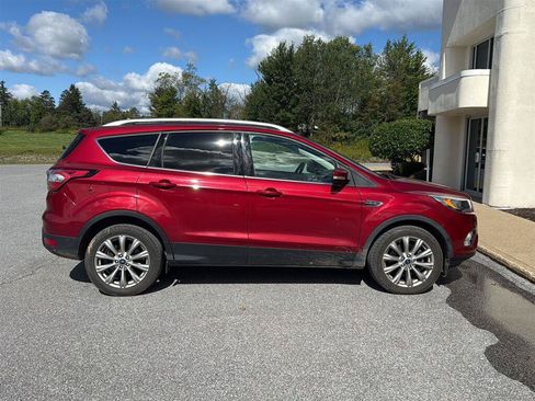 Used 2018 Ford Escape Titanium AWD/4WD image 4