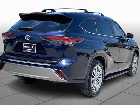 Used 2024 Toyota Highlander Platinum image 13