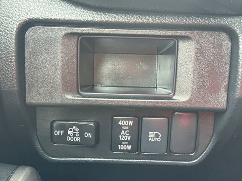 Used 2019 Toyota Tacoma TRD Sport w/ Technology Package AWD/4WD image 31