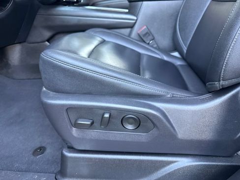 Used 2025 Chevrolet Suburban Z71 AWD/4WD image 30