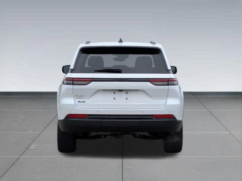 Certified 2023 Jeep Grand Cherokee Altitude AWD/4WD image 5