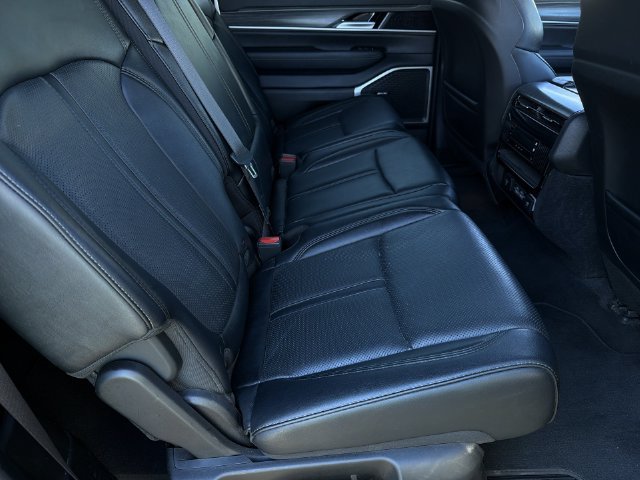 Used 2024 Jeep Wagoneer L Series II w/ Flexible Seating Group AWD/4WD image 36